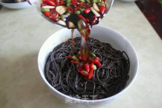 凉拌蕨根粉的做法步骤：7