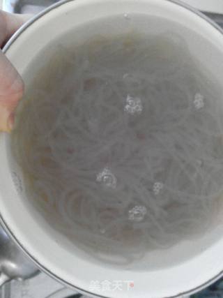 粉条炒韭菜的做法步骤：2