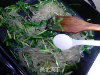 粉条炒韭菜的做法步骤：6