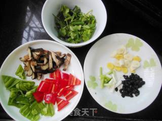 暖和煲仔菜--豉香腐竹鱼煲的做法步骤：7