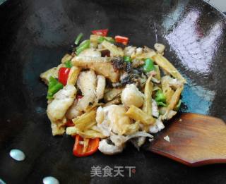 暖和煲仔菜--豉香腐竹鱼煲的做法步骤：11