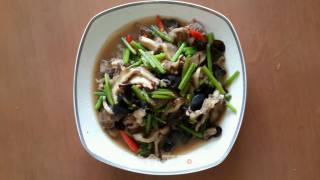 炒牛肉的做法步骤：1