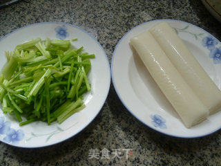 芹菜炒年糕的做法步骤：1