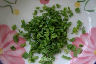 北极虾煎蒜苗蛋的做法步骤：2