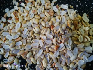 【元宵节遇上情人节】甜甜蜜蜜芝麻花生糖的做法步骤：4