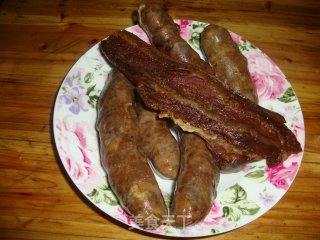 【蒜苗炒腊味】----自己做的腊肉腊肠，吃的很放心哦的做法步骤：2