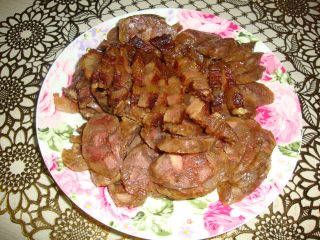 【蒜苗炒腊味】----自己做的腊肉腊肠，吃的很放心哦的做法步骤：3