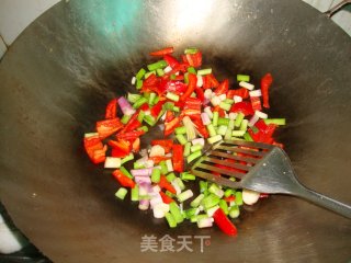 【蒜苗炒腊味】----自己做的腊肉腊肠，吃的很放心哦的做法步骤：4