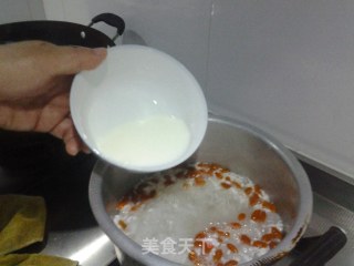 银耳枸杞汤的做法步骤：7