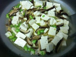 香菇毛豆肉片焖老豆腐的做法步骤：6