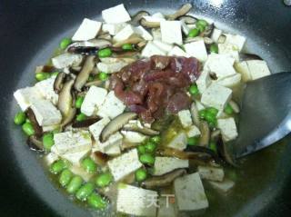 香菇毛豆肉片焖老豆腐的做法步骤：7