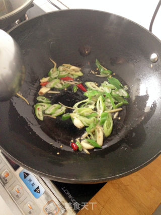 清淡解腻----素炒菠菜的做法步骤：2
