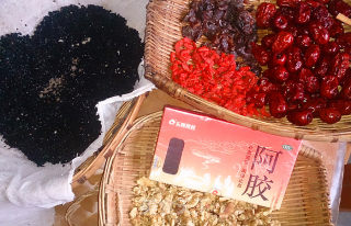 27的烹饪日记—— 五味阿胶糕的做法步骤：1