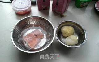 简易三文鱼派的做法步骤：1