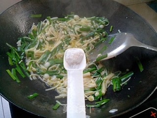 韭菜炒金针菇的做法步骤：7