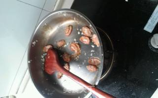 腊肠炒蒜苗的做法步骤：4