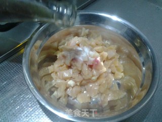 孜然鸡脯炒青椒的做法步骤：3