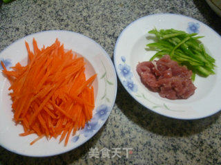 里脊肉炒胡萝卜的做法步骤：1