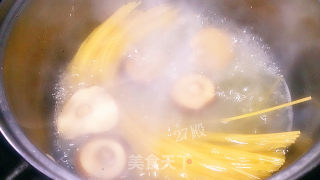 27的烹饪日记——剩菜华丽转身之“焗腊肠小鱼干意大利面”的做法步骤：4