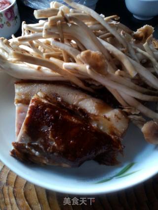 腊肉茶树菇的做法步骤：1
