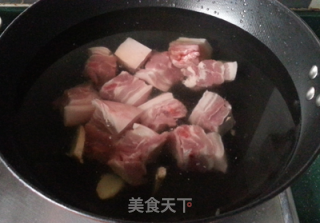 红米卤肉的做法步骤：1