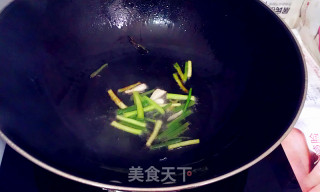 榨菜银丝卷的做法步骤：3