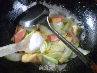 火腿肠油豆腐炒夜开花的做法步骤：10
