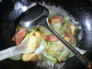 火腿肠油豆腐炒夜开花的做法步骤：11