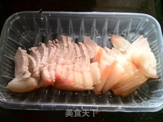 青椒莲白回锅肉的做法步骤：2