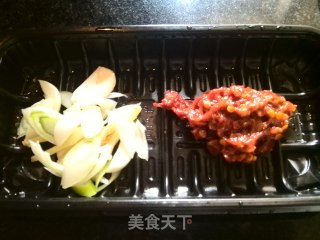 青椒莲白回锅肉的做法步骤：3