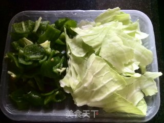 青椒莲白回锅肉的做法步骤：4