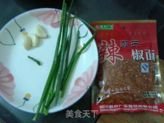 油泼面的做法步骤：2