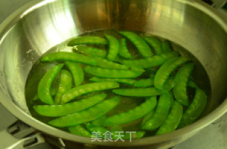 芝香荷兰豆炒腊肠的做法步骤：2