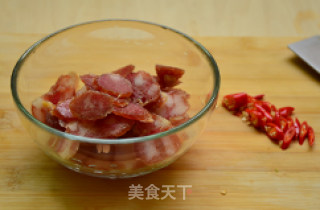 芝香荷兰豆炒腊肠的做法步骤：3