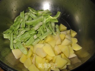 芸豆炖土豆的做法步骤：2
