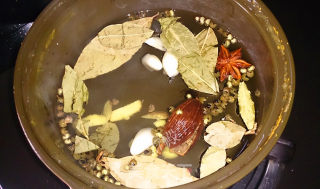 27的烹饪日记——卤香肘子的做法步骤：2