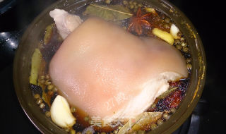 27的烹饪日记——卤香肘子的做法步骤：3