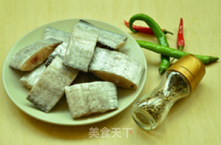 红焖带鱼的做法步骤：1