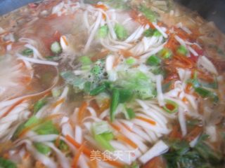 蘑菇蔬菜汤面的做法步骤：16