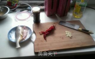 家常豉香鱼的做法步骤：1