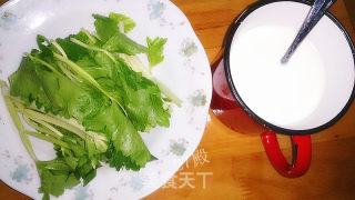 27的瘦身食谱 —— 芹菜牛奶的做法步骤：1
