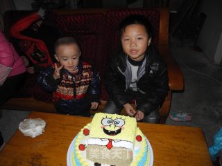 海绵宝宝生日蛋糕的做法步骤：16