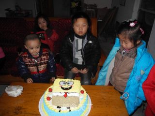 海绵宝宝生日蛋糕的做法步骤：17