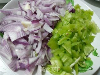 美味蛋炒饭的做法步骤：1