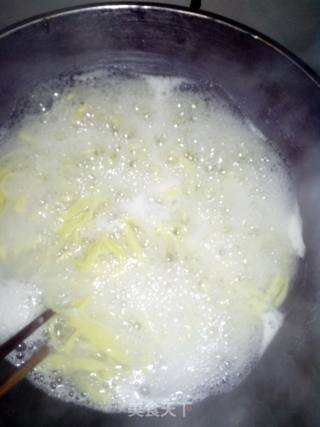 鸡蛋菠菜炸酱面的做法步骤：8