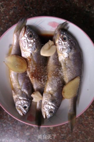 清蒸小黄鱼的做法步骤：4