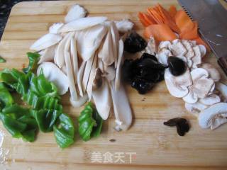 杂蘑肉丸汤的做法步骤：2