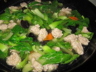 杂蘑肉丸汤的做法步骤：8