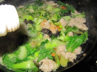 杂蘑肉丸汤的做法步骤：11