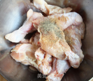 起鳞香酥鸡翅根的做法步骤：2